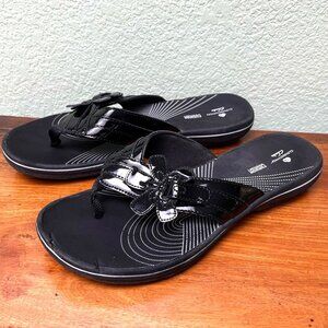 Women's Clark Cloudsteppers Cushion Soft Blacj and White Thongs 9M